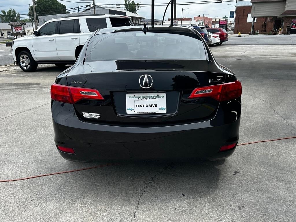 Acura ILX 5-Spd AT w/ Technology Package 2013