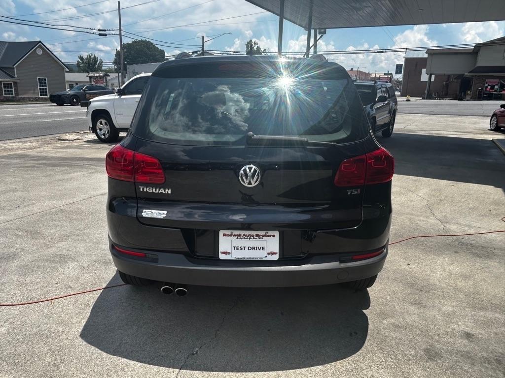 Volkswagen Tiguan S 2017