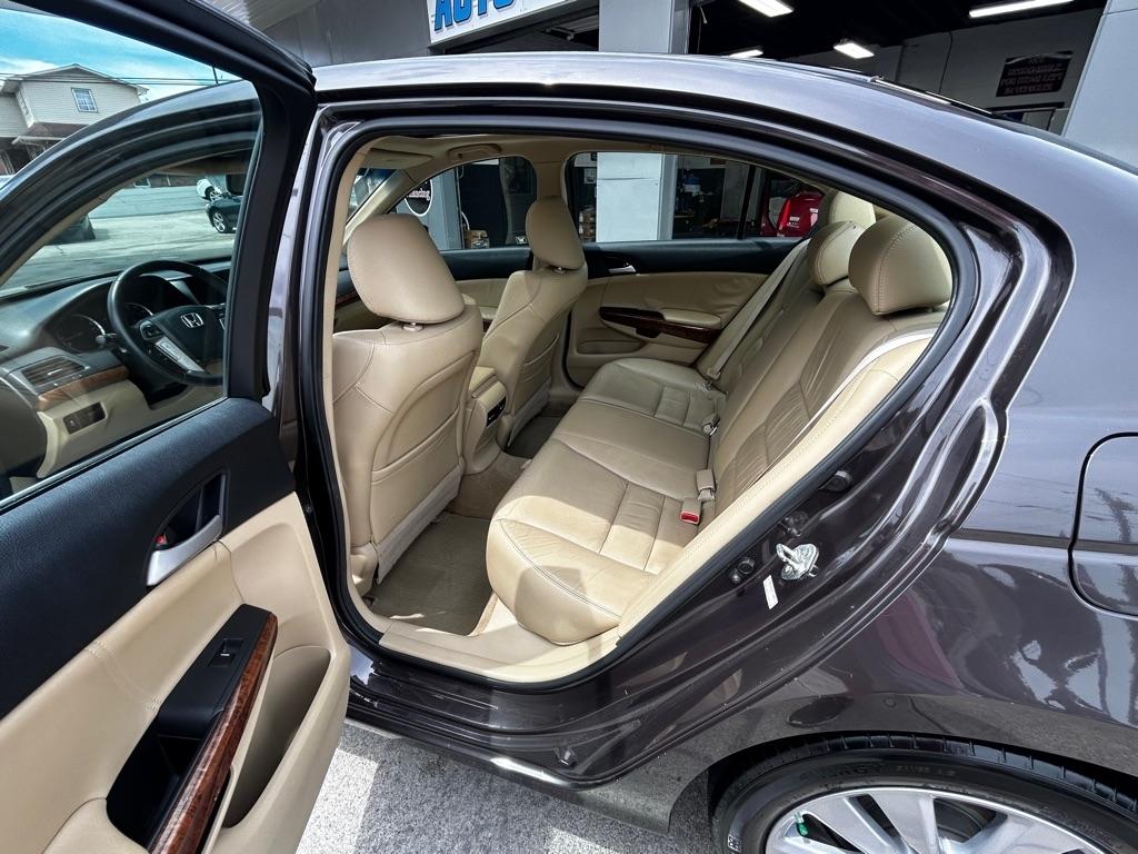 Honda Accord EX-L V-6 Sedan AT 2011