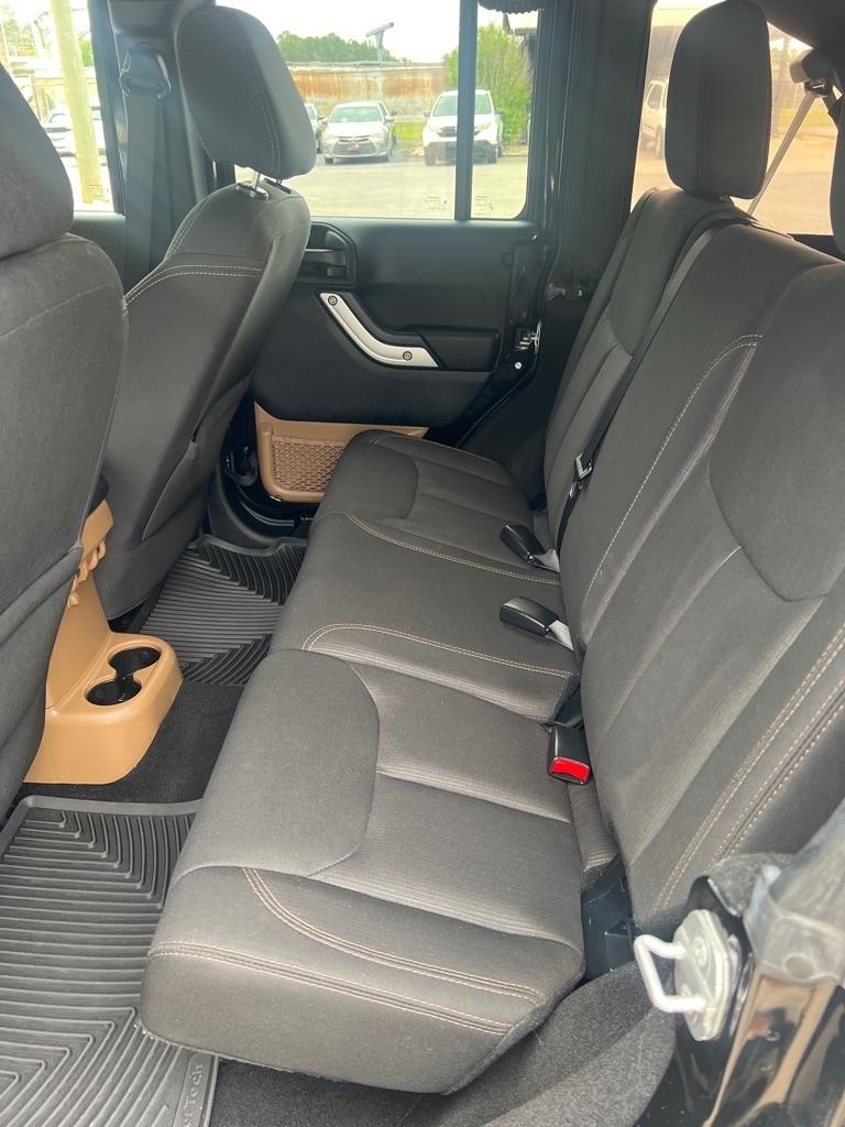 Jeep Wrangler Unlimited Sahara 4WD 2014