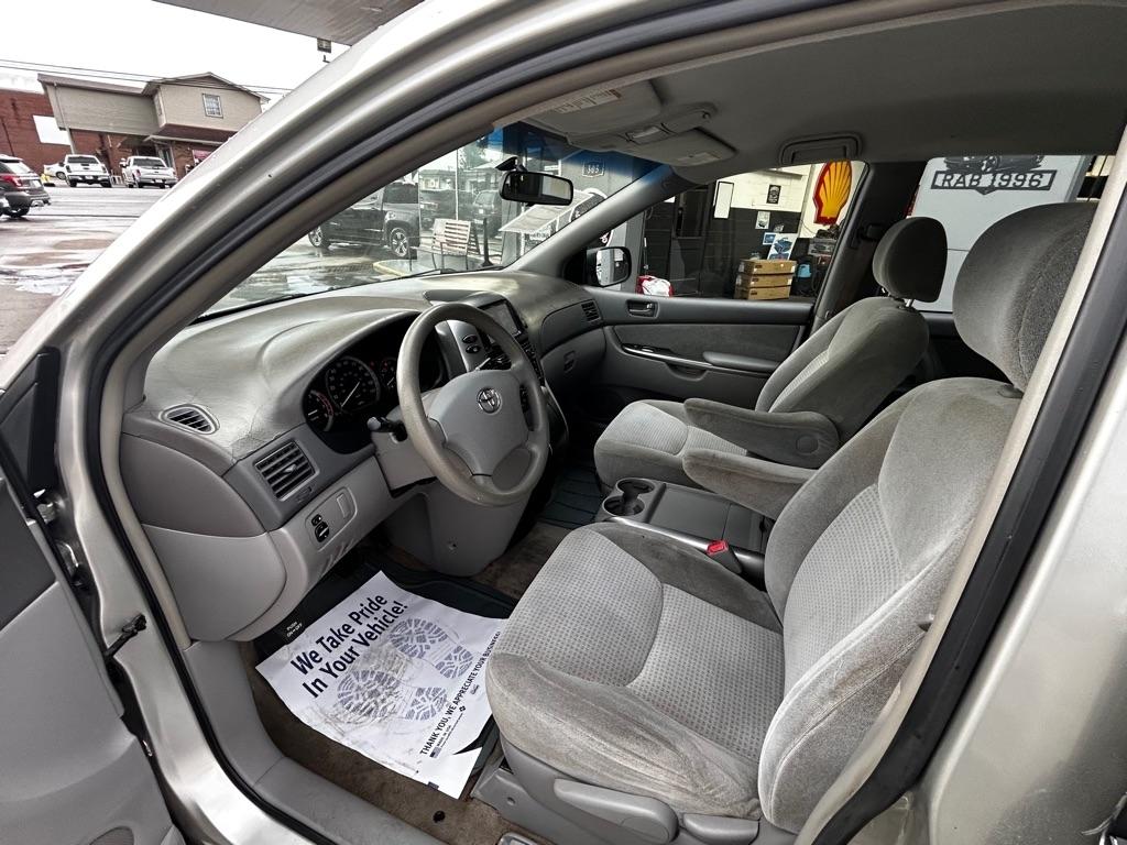 Toyota Sienna LE 7-Passenger 2006