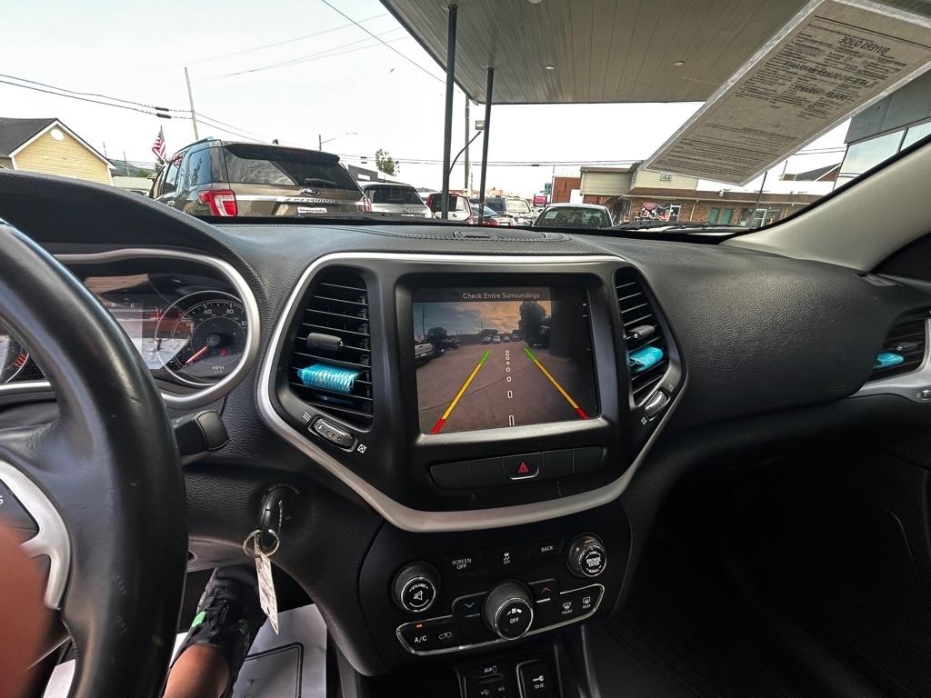 Jeep Cherokee Latitude FWD 2015