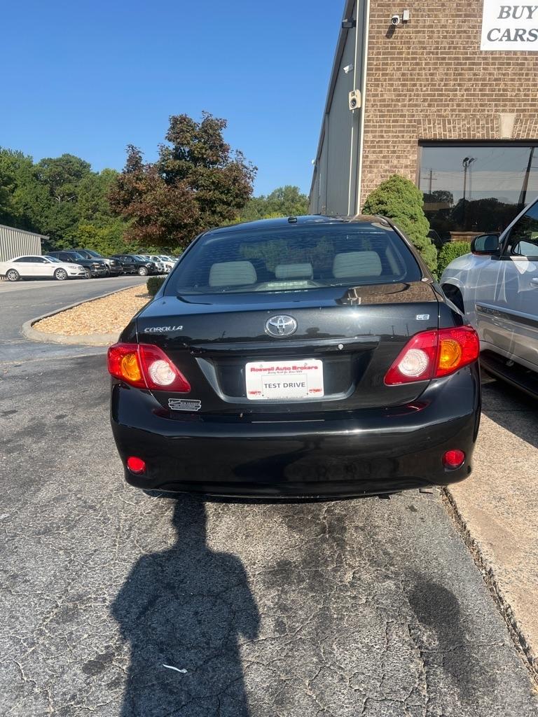Toyota Corolla Base 5-Speed MT 2010