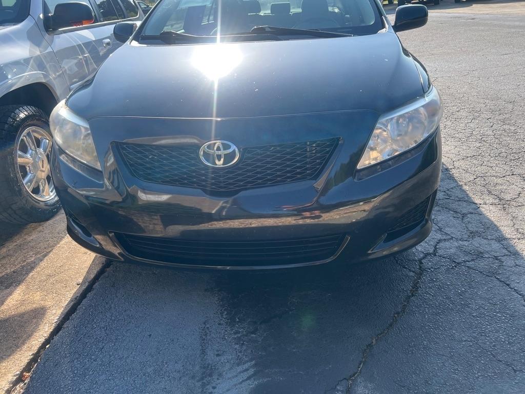 Toyota Corolla Base 5-Speed MT 2010