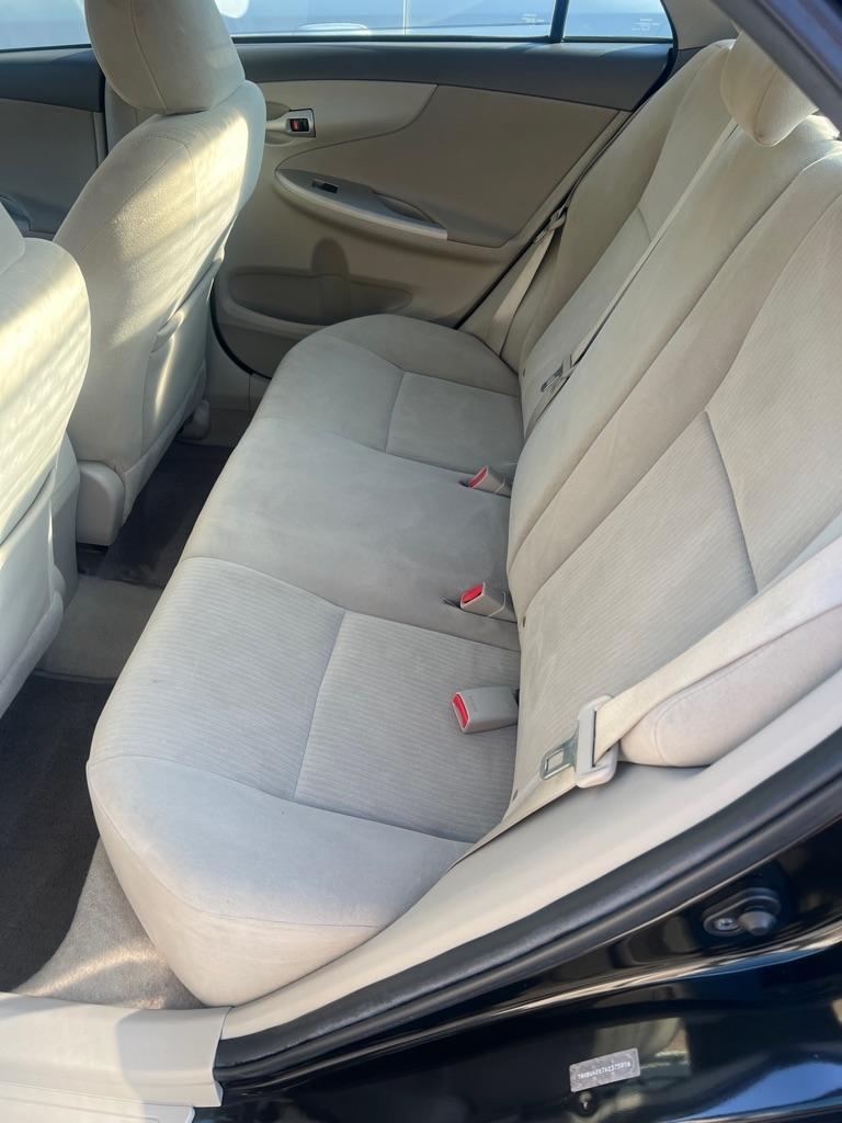 Toyota Corolla Base 5-Speed MT 2010
