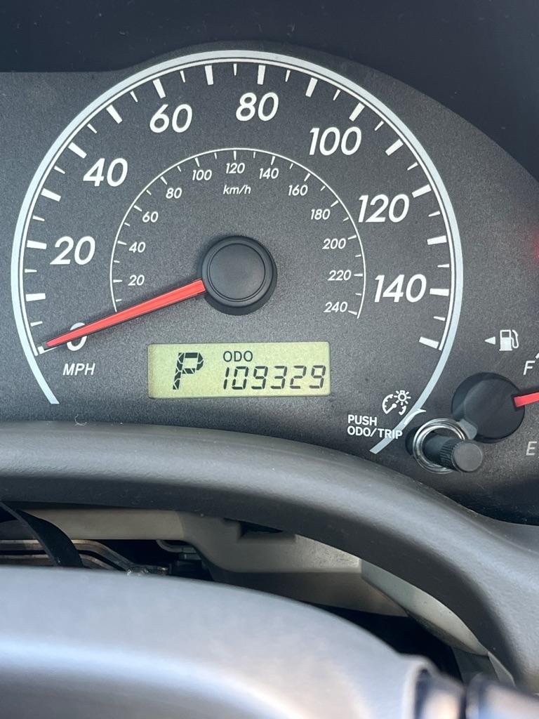 Toyota Corolla Base 5-Speed MT 2010