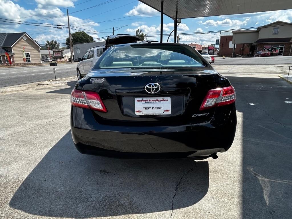 Toyota Camry SE 6-Spd MT 2010