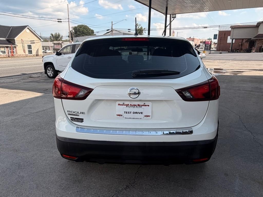 Nissan Rogue Sport S 2019