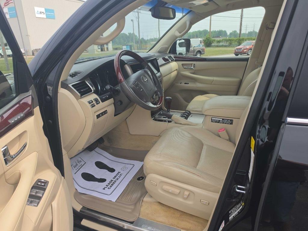 Lexus LX 570 Sport Utility 2013
