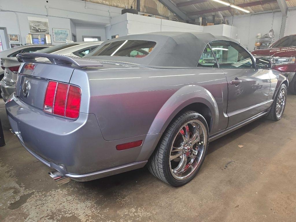 Ford Mustang GT Deluxe Convertible 2007