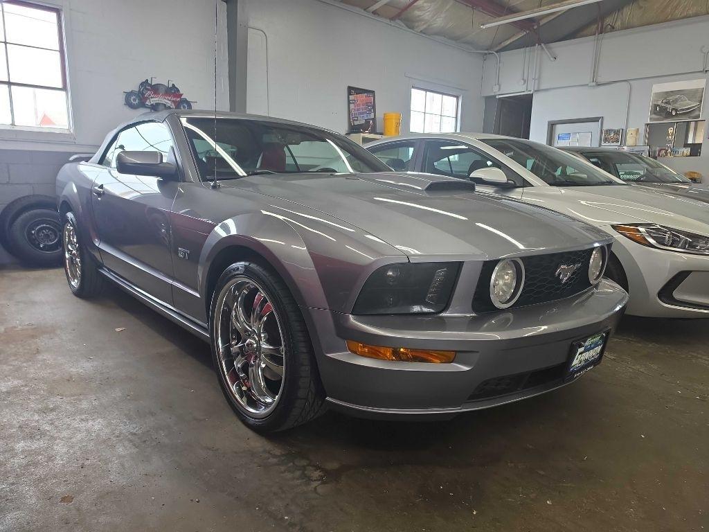 Ford Mustang GT Deluxe Convertible 2007