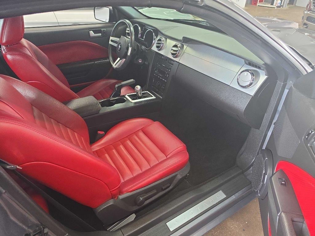 Ford Mustang GT Deluxe Convertible 2007