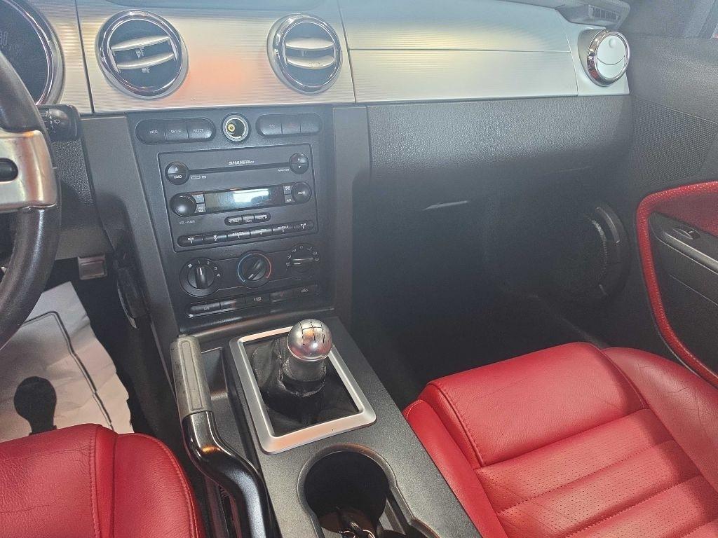 Ford Mustang GT Deluxe Convertible 2007