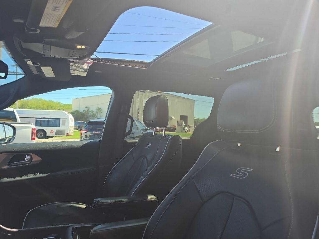 Chrysler Pacifica Limited AWD 2023
