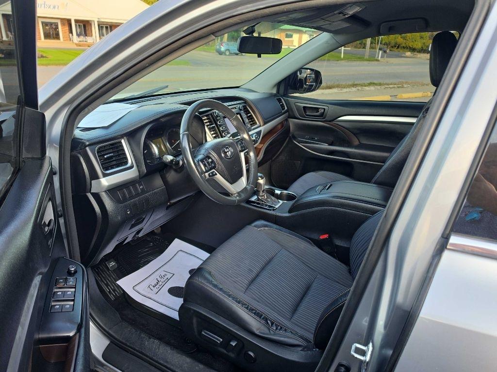 Toyota Highlander LE AWD V6 2014
