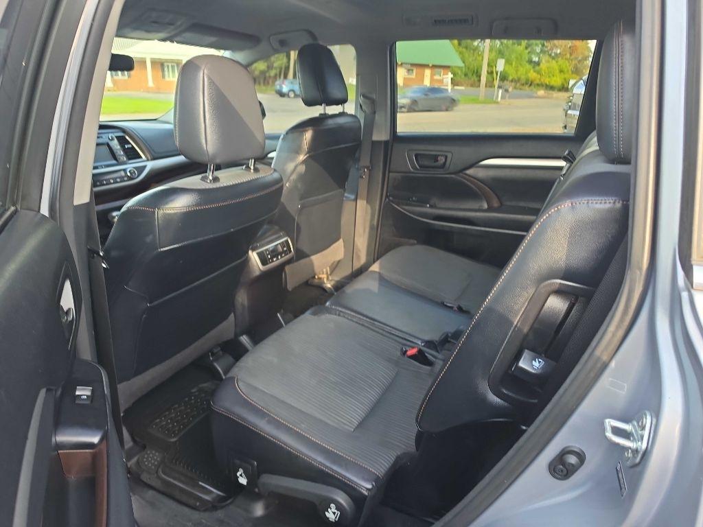 Toyota Highlander LE AWD V6 2014