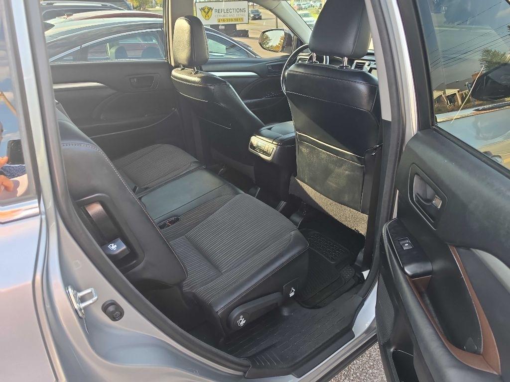Toyota Highlander LE AWD V6 2014