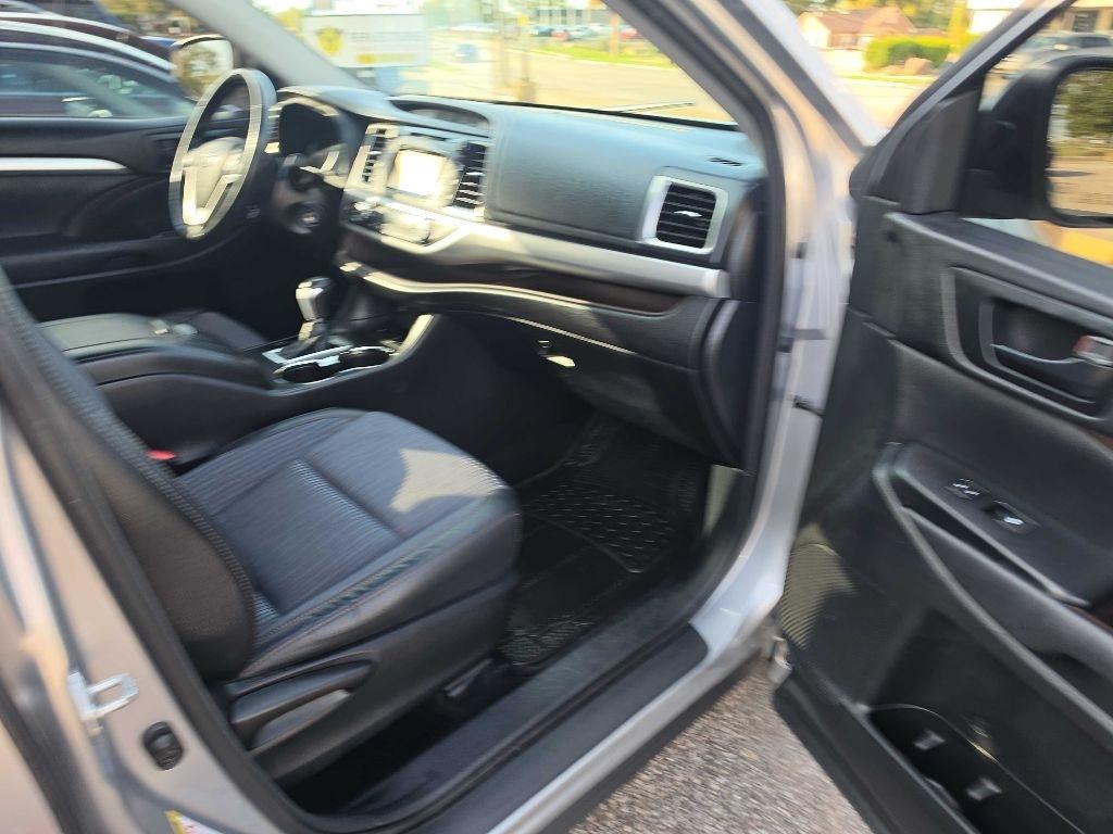 Toyota Highlander LE AWD V6 2014