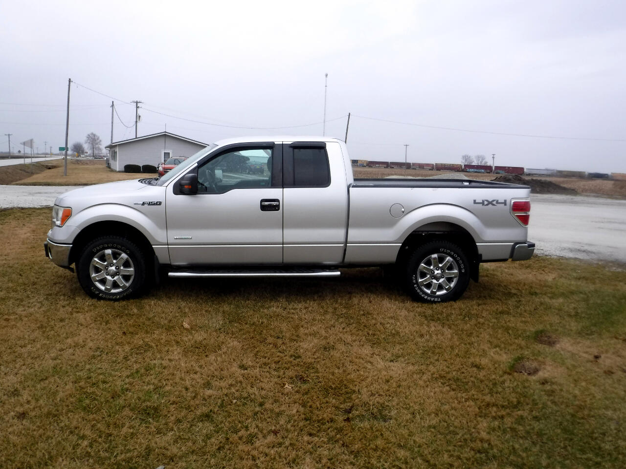 2013 Ford F-150 4WD SuperCab 145" Lariat