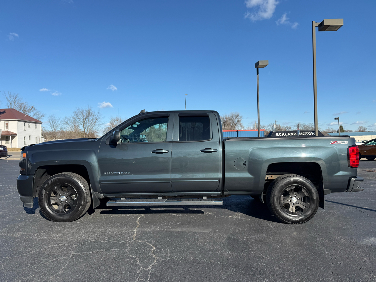 2017 Chevrolet Silverado 1500 Z71 Ext Cab 4WD 4D