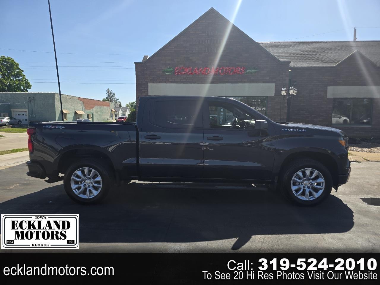 2022 Chevrolet Silverado 1500 4WD Crew Cab Custom