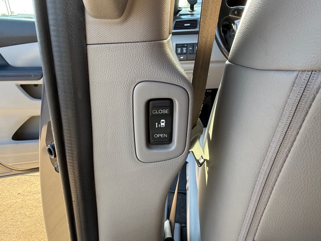 2014 Honda Odyssey EX-L photo 22