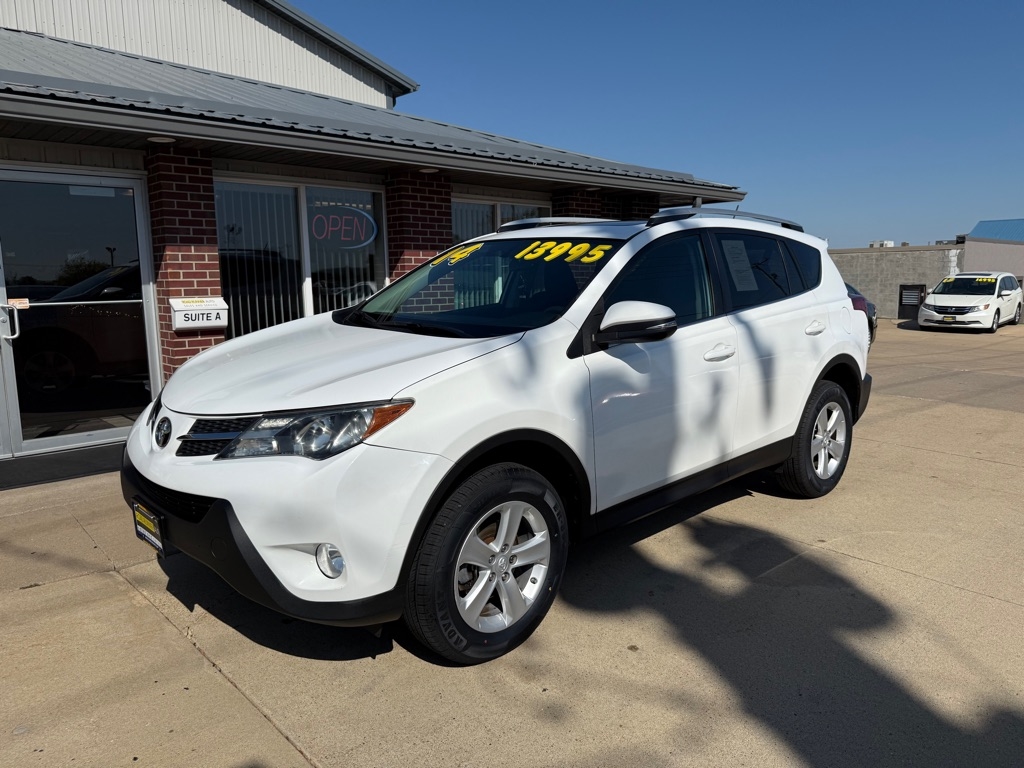 2014 Toyota RAV4 XLE photo 2