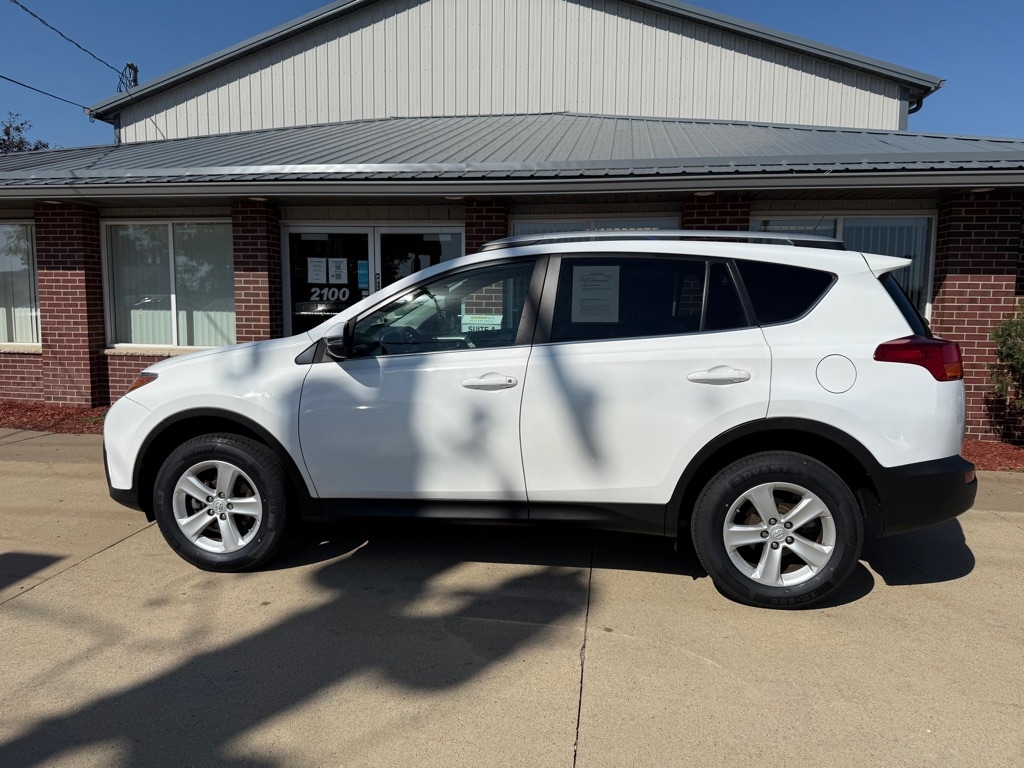 2014 Toyota RAV4 XLE photo 3