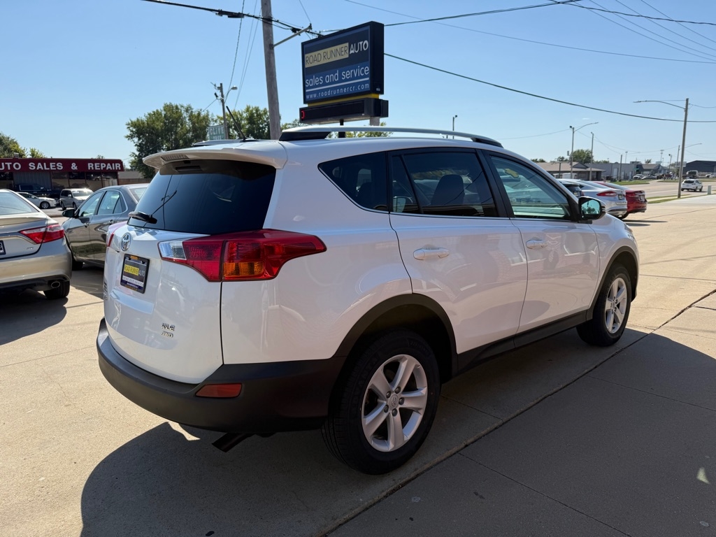 2014 Toyota RAV4 XLE photo 6