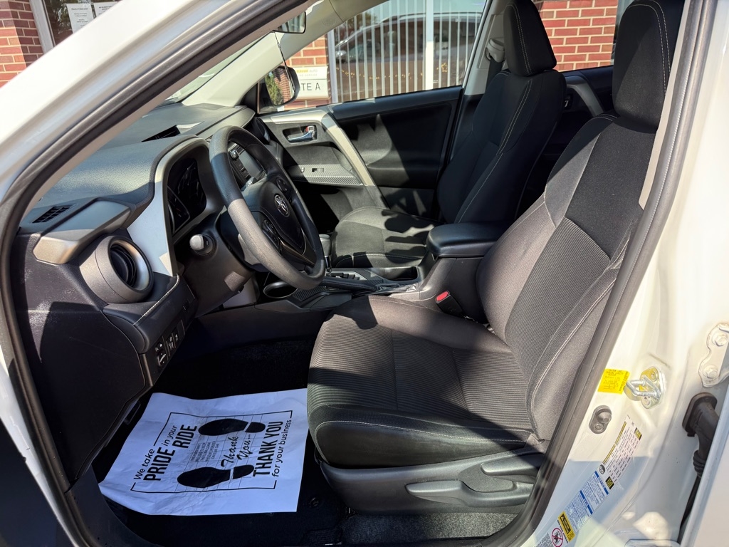 2014 Toyota RAV4 XLE photo 8