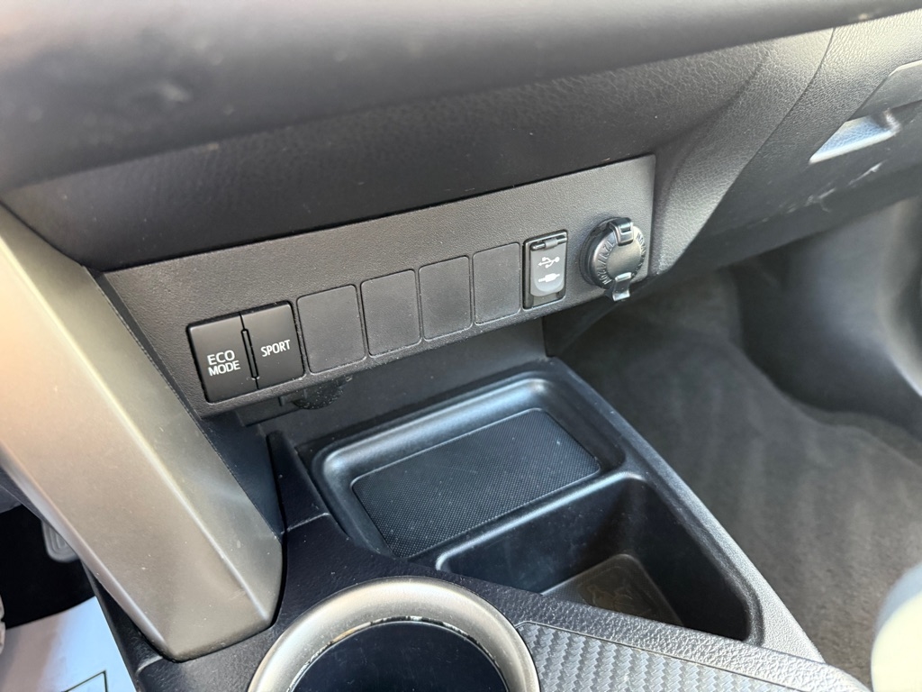 2014 Toyota RAV4 XLE photo 13