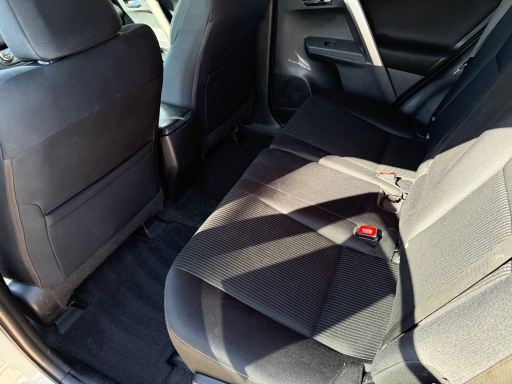 2014 Toyota RAV4 XLE photo 18