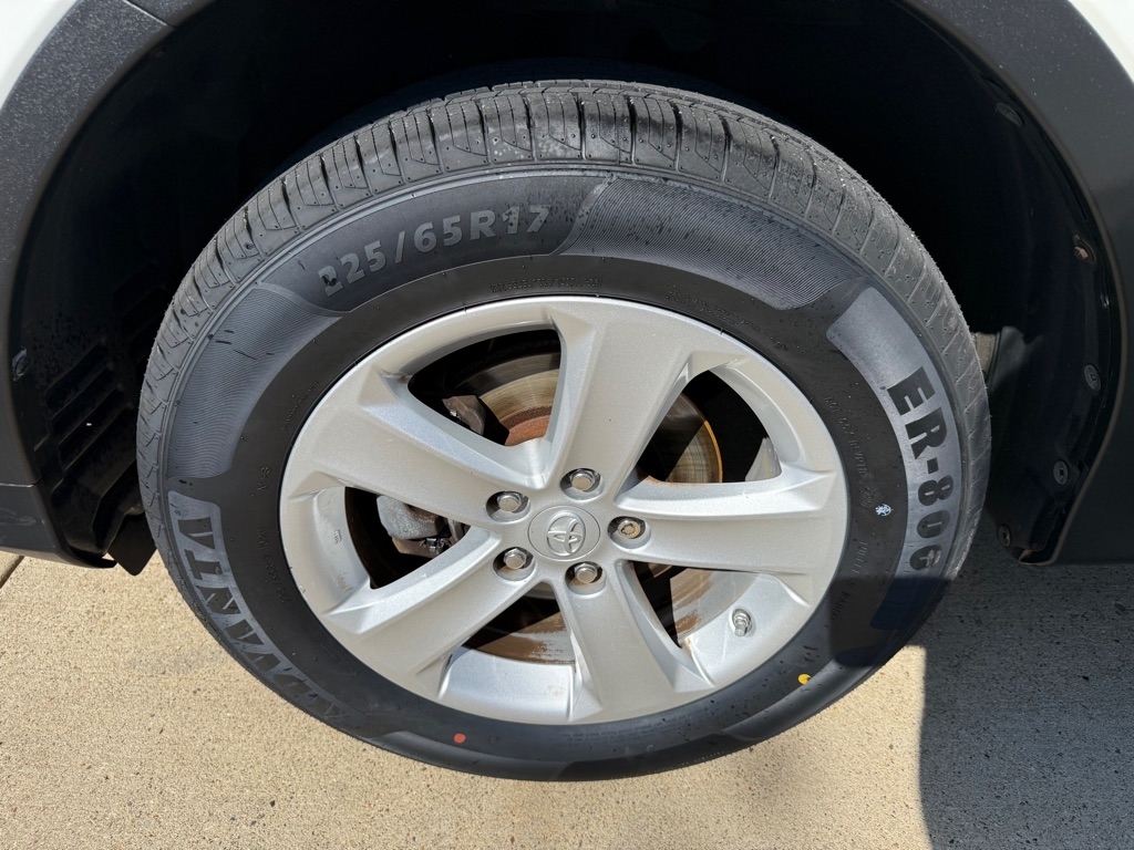 2014 Toyota RAV4 XLE photo 21