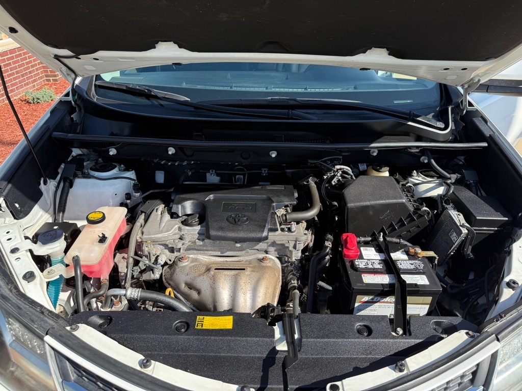 2014 Toyota RAV4 XLE photo 23
