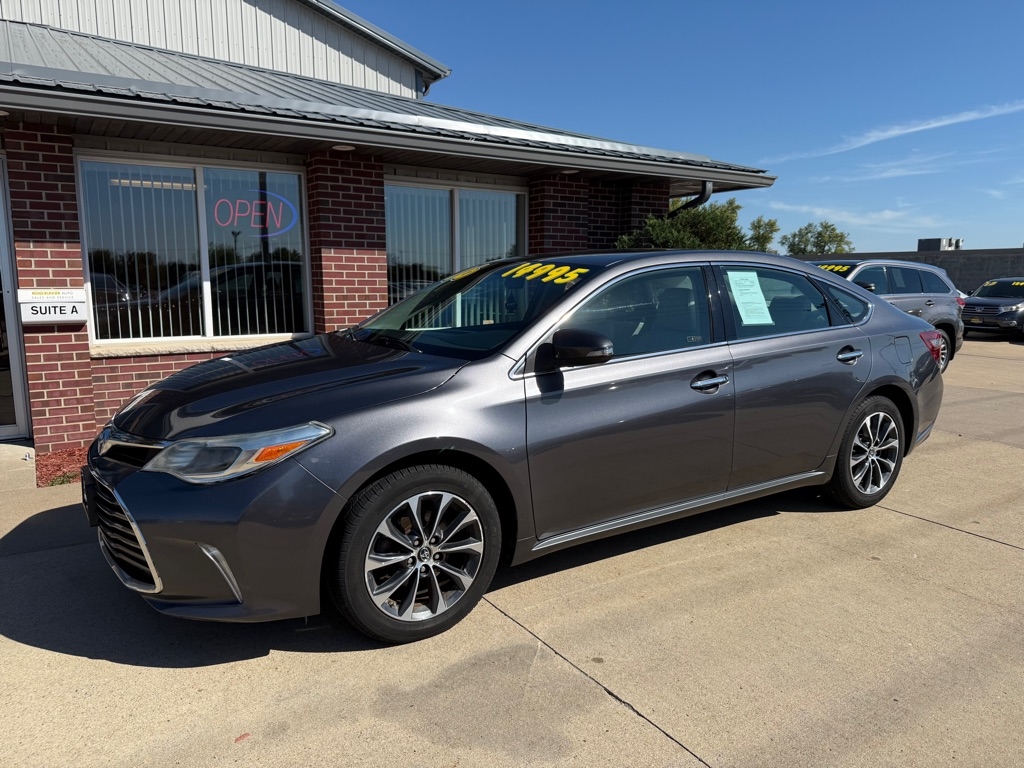2016 Toyota Avalon XLE photo 3