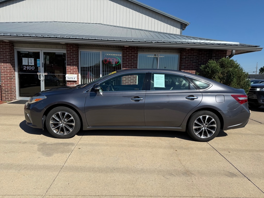 2016 Toyota Avalon XLE photo 4