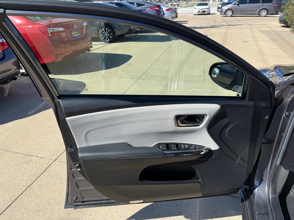 2016 Toyota Avalon XLE photo 8