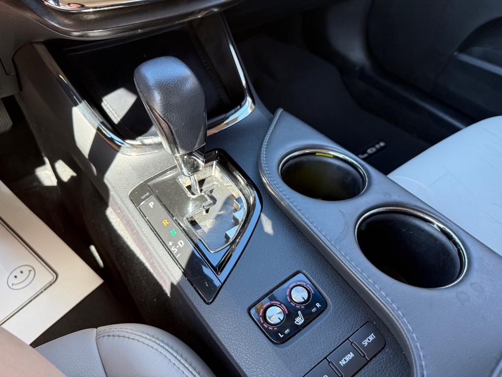 2016 Toyota Avalon XLE photo 14