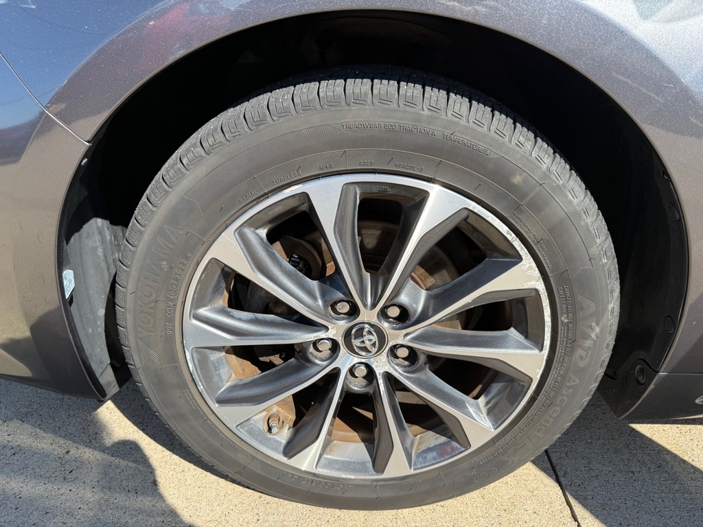 2016 Toyota Avalon XLE photo 16