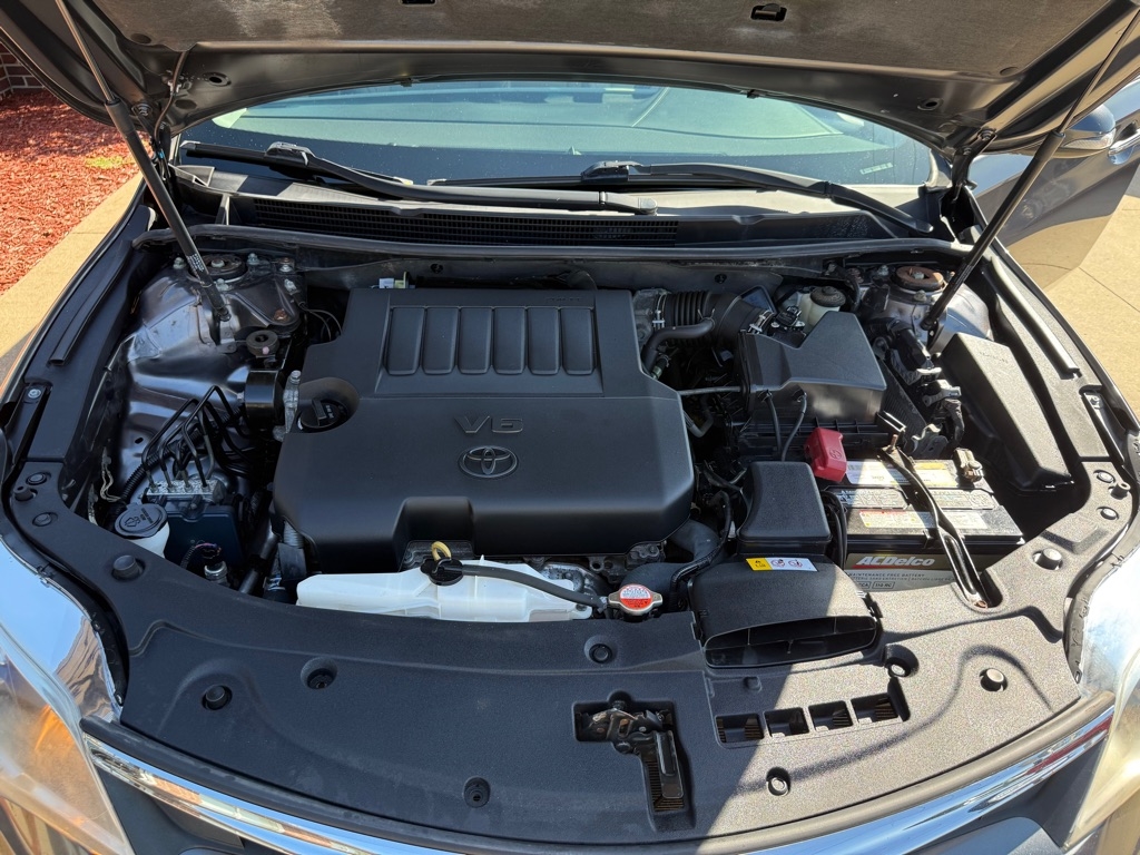 2016 Toyota Avalon XLE photo 18