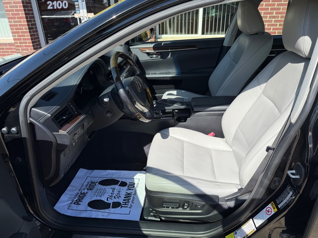 2015 Lexus ES 350 photo 9