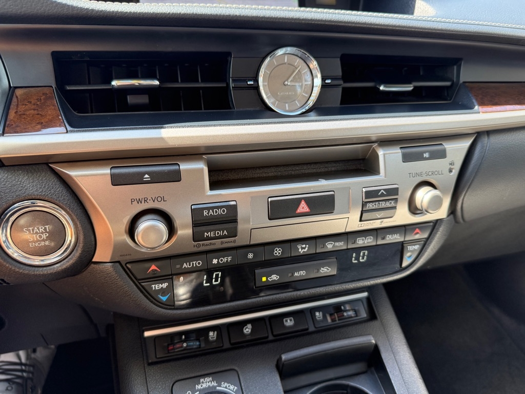 2015 Lexus ES 350 photo 14