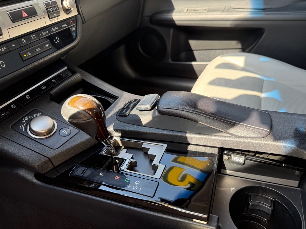 2015 Lexus ES 350 photo 15