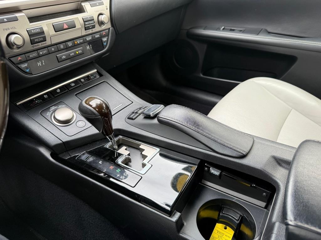 Lexus ES 350 Sedan 2015