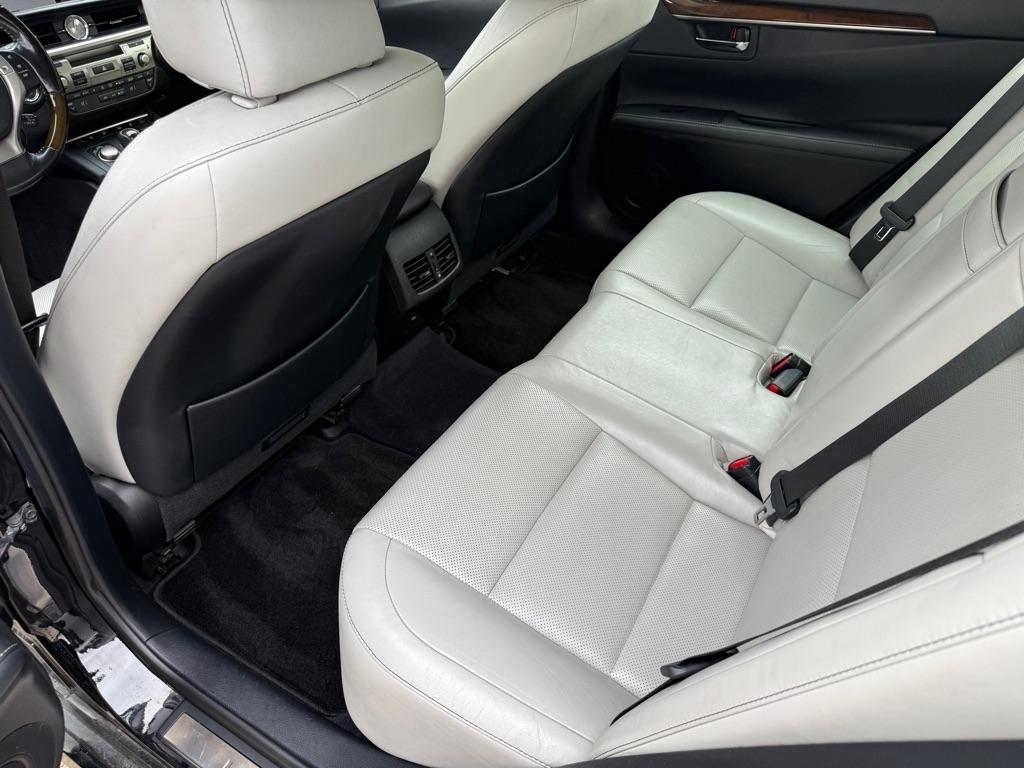 Lexus ES 350 Sedan 2015