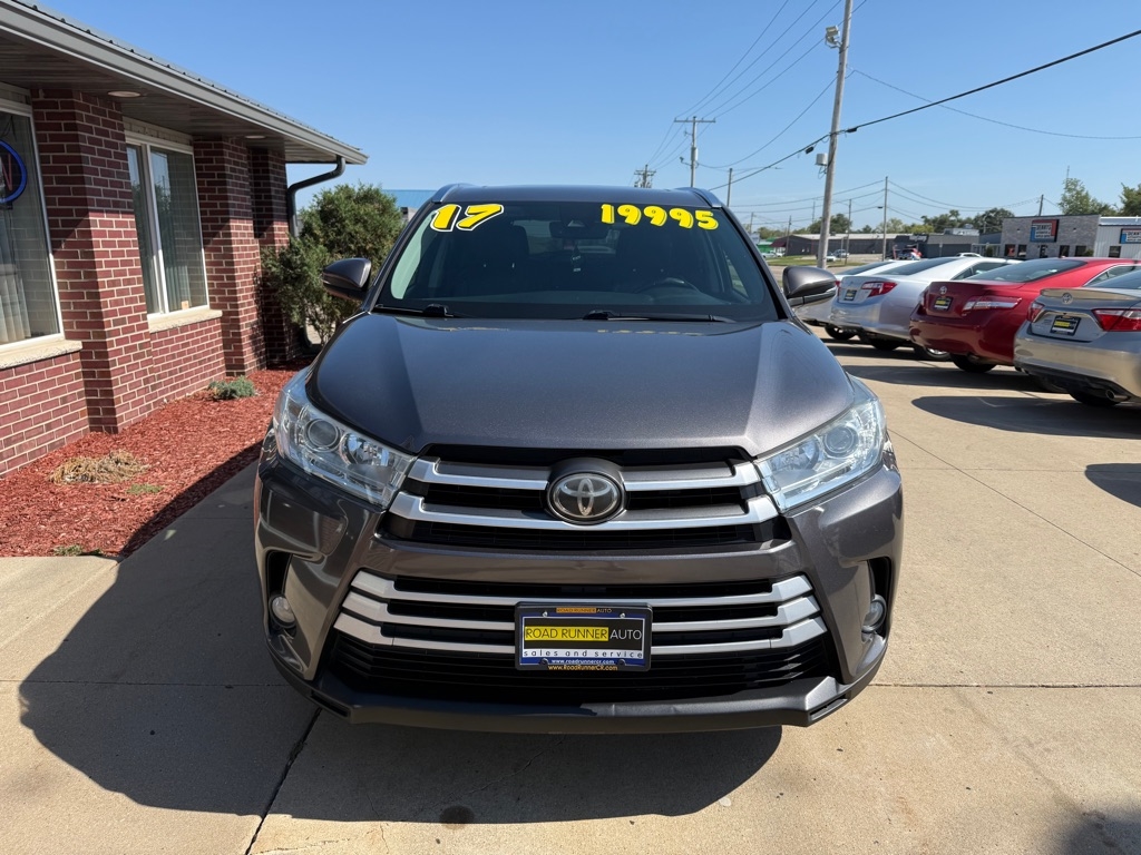 2017 Toyota Highlander XLE photo 2