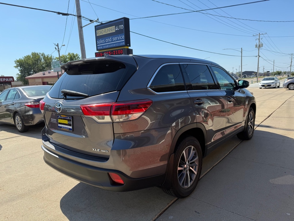 2017 Toyota Highlander XLE photo 7
