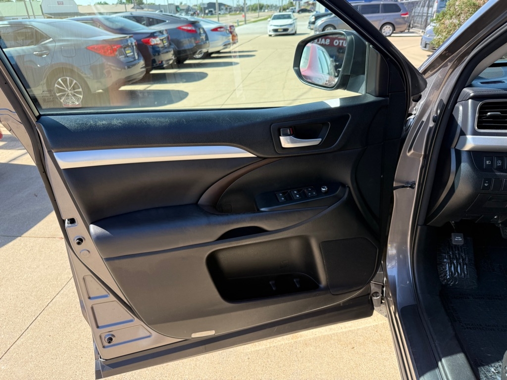 2017 Toyota Highlander XLE photo 8
