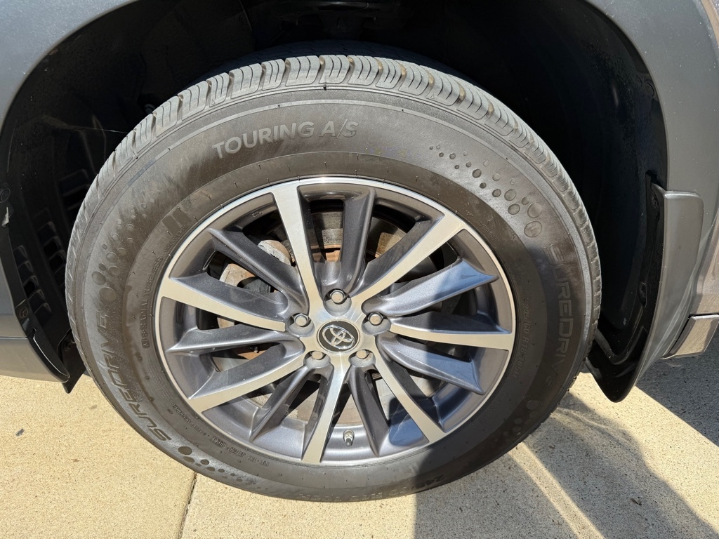 2017 Toyota Highlander XLE photo 25