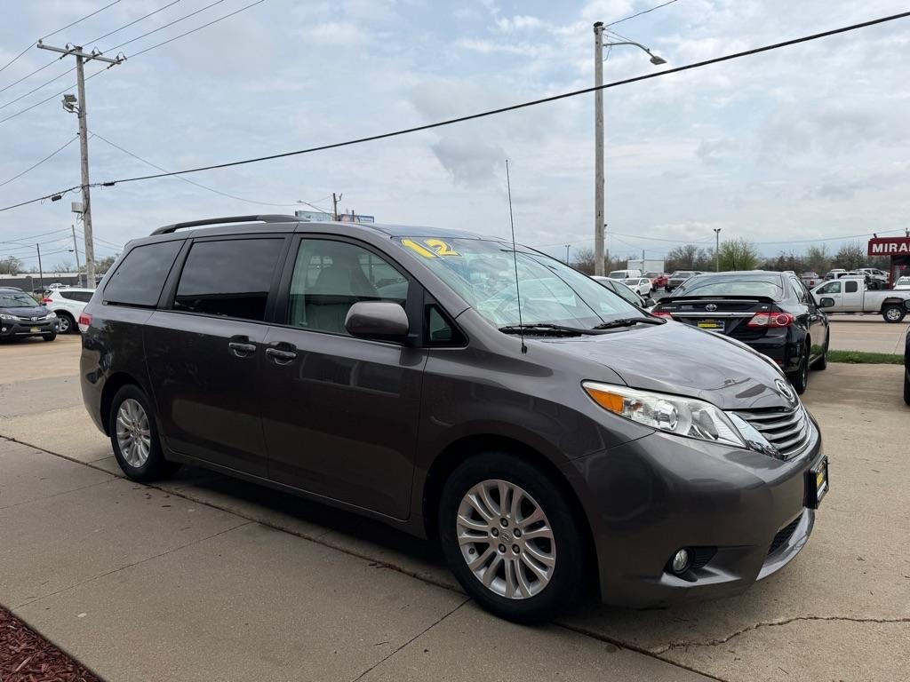 Toyota Sienna XLE FWD 8-Passenger V6 2012